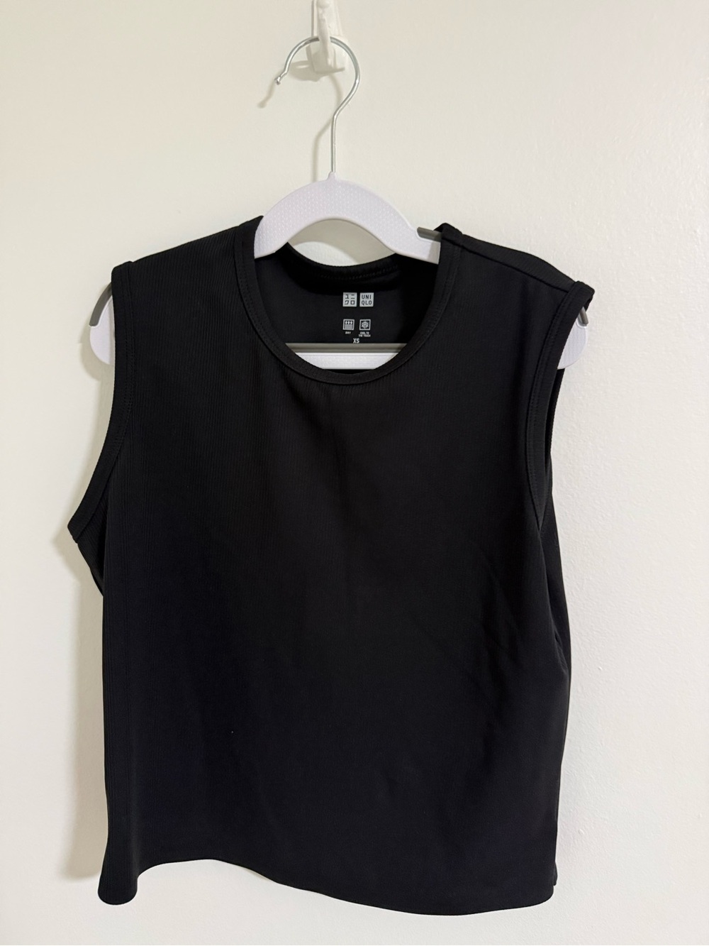 Uniqlo Black Ribbed Crewneck Tank